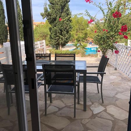 Regina Gardens - Spacious 3 Bed, 2 Bath Maisonette Пафос Екстериор снимка