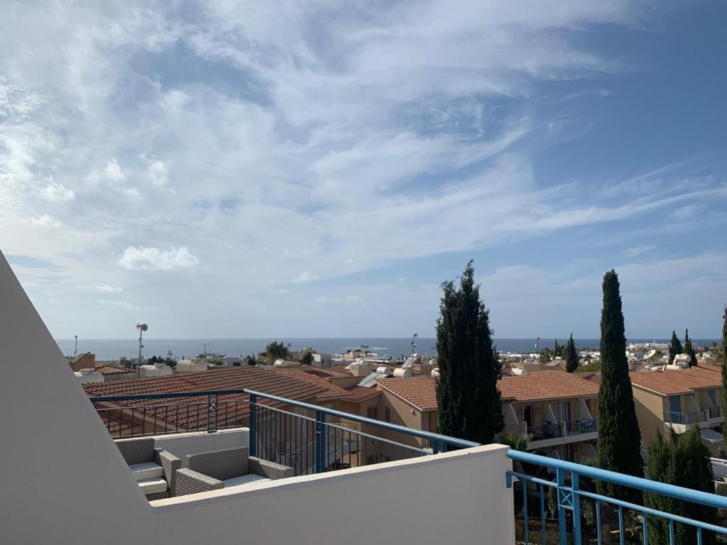 Regina Gardens - Spacious 3 Bed, 2 Bath Maisonette Пафос Екстериор снимка