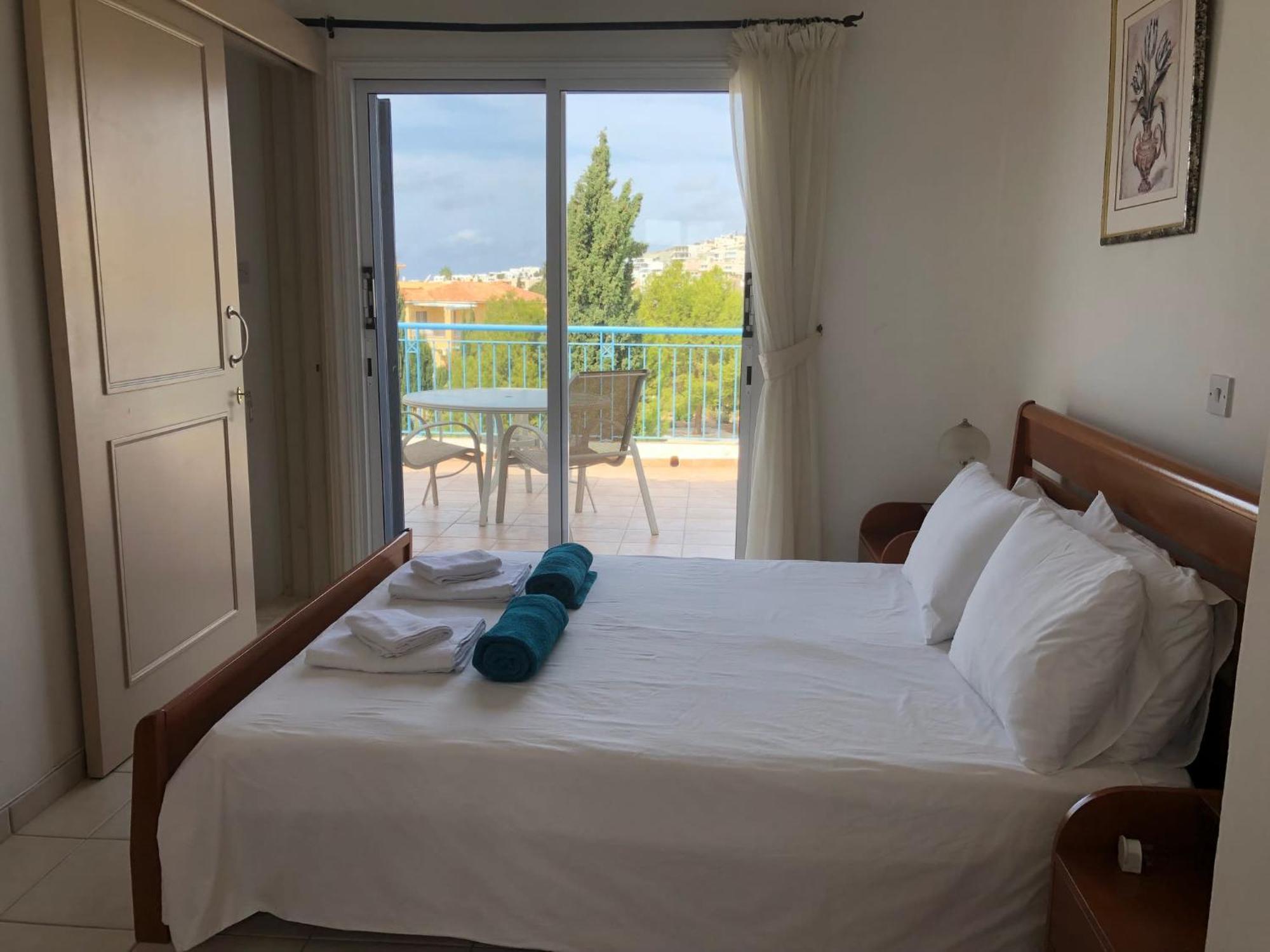 Regina Gardens - Spacious 3 Bed, 2 Bath Maisonette Пафос Екстериор снимка