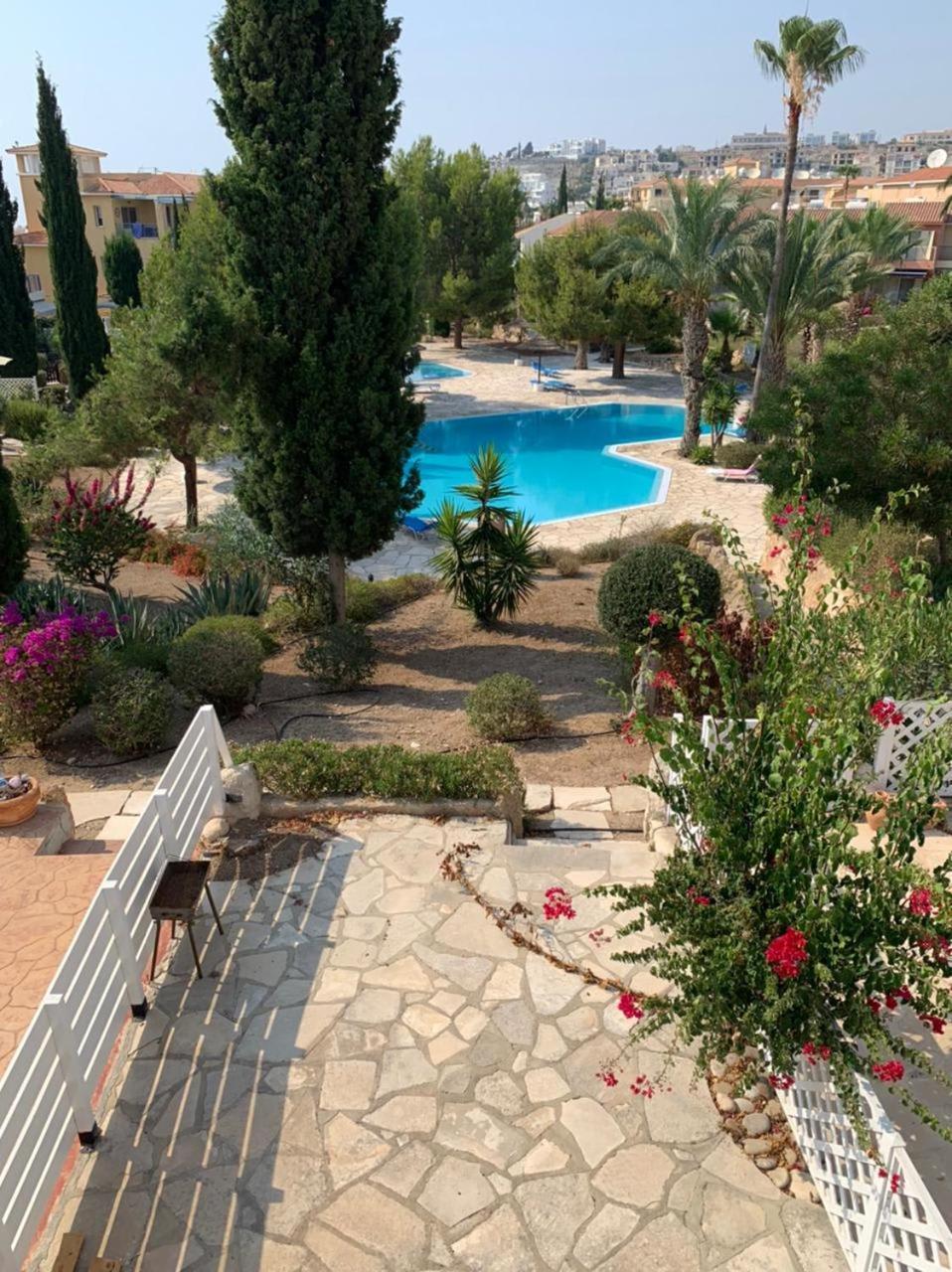 Regina Gardens - Spacious 3 Bed, 2 Bath Maisonette Пафос Екстериор снимка