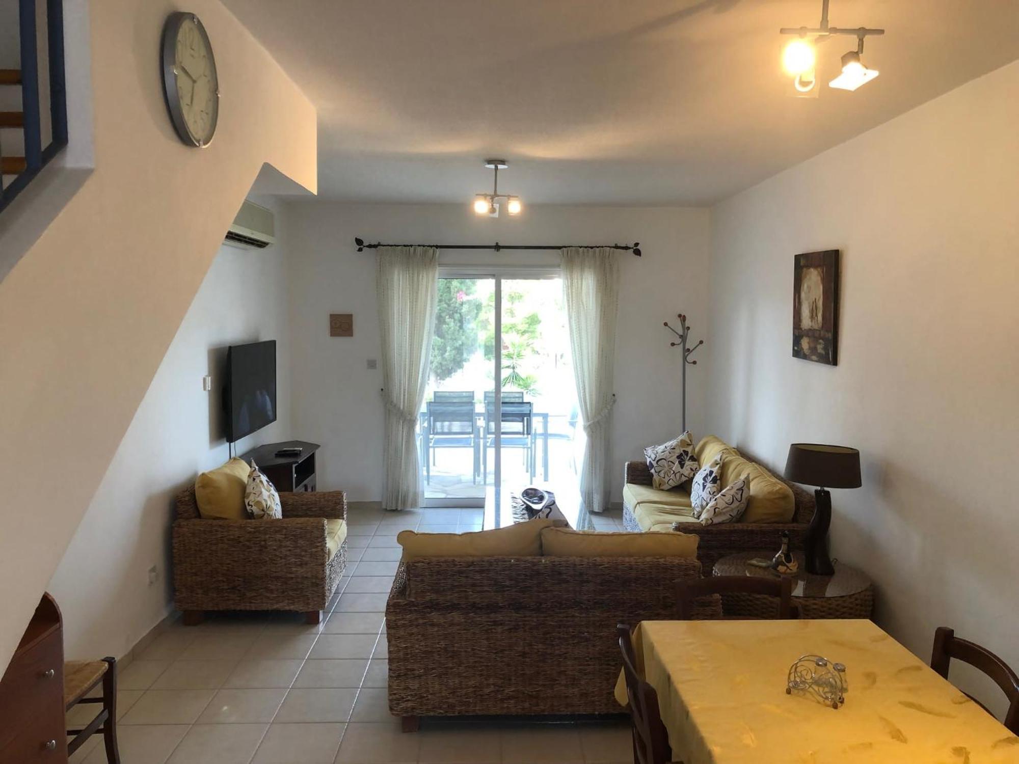 Regina Gardens - Spacious 3 Bed, 2 Bath Maisonette Пафос Екстериор снимка