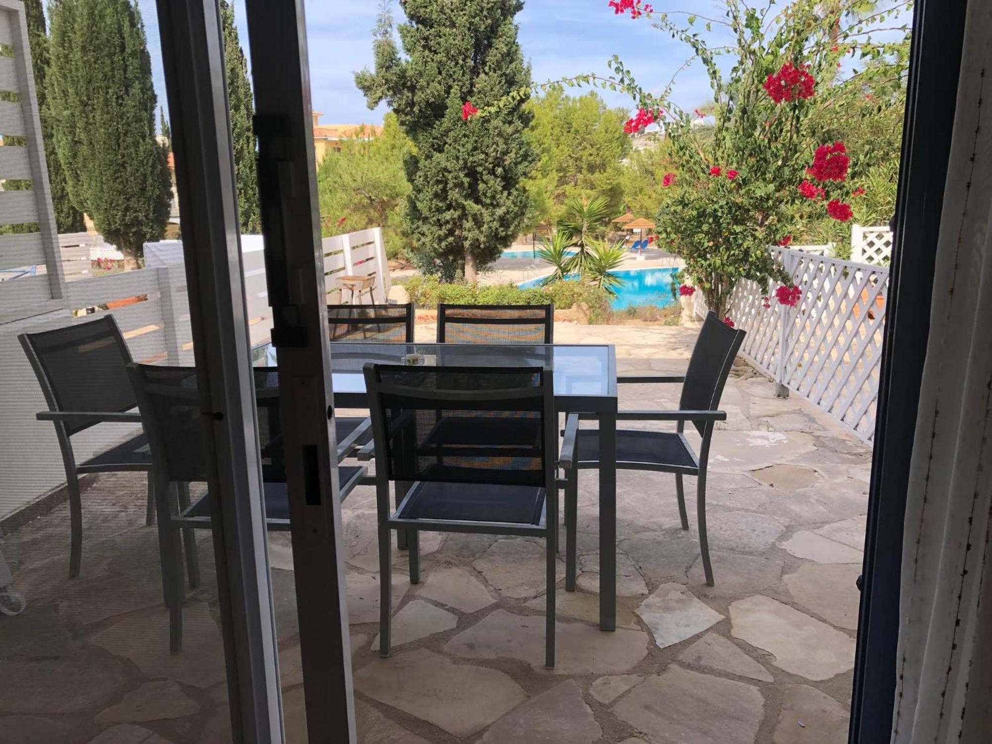 Regina Gardens - Spacious 3 Bed, 2 Bath Maisonette Пафос Екстериор снимка