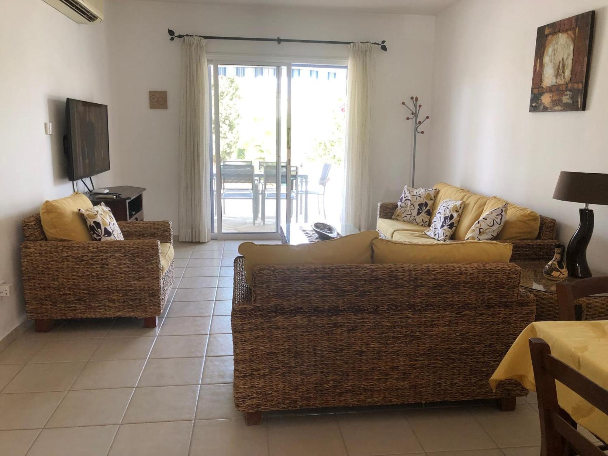 Regina Gardens - Spacious 3 Bed, 2 Bath Maisonette Пафос Екстериор снимка